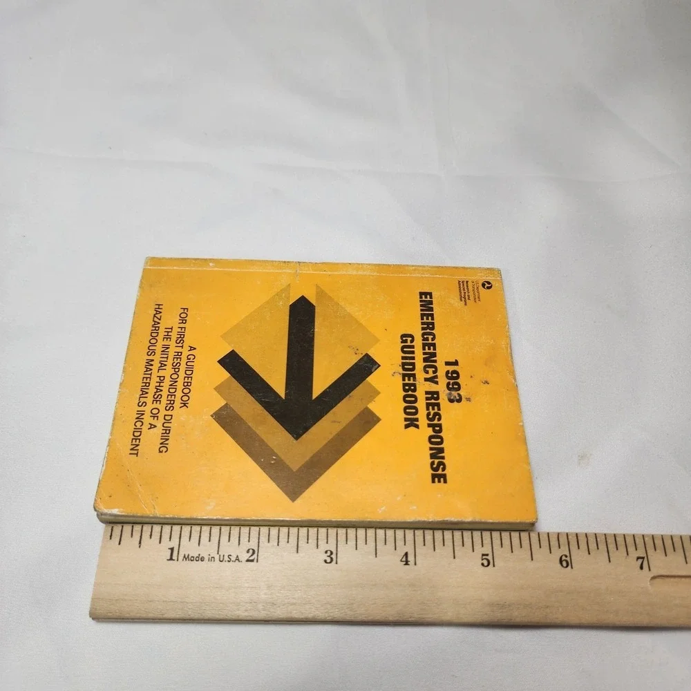 1993 EMERGENCY RESPONCE GUIDE BOOK For Hazardous Materials Incident  #CO987
